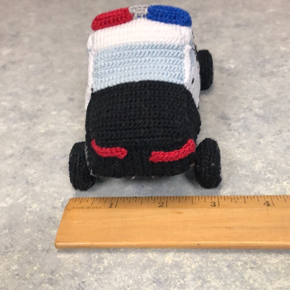 Handmade crocheted little police car - Picture 3 of 5